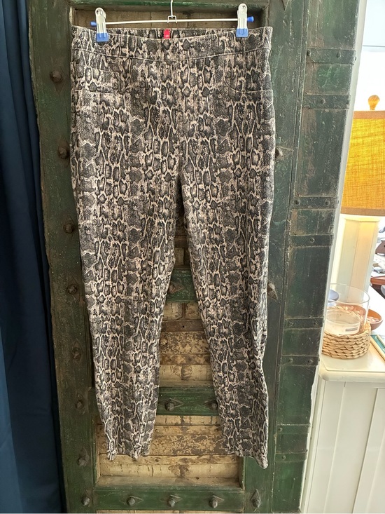 SPANX Denim - SPANX Snake-Print Slim Pants in Beige and Black - Large